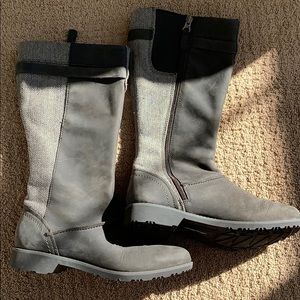 Barely worn Eddie Bauer boots